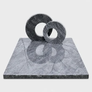 Dubbel grafmonument met ringen