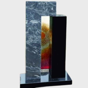 Bijzondere grafsteen met glas