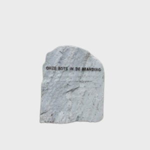 Natuurlijke ruwe grafsteen 9