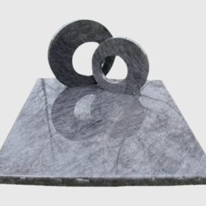 Dubbel grafmonument met ringen