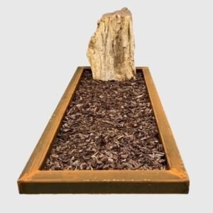 Cortenstaal grafmonument met versteend hout