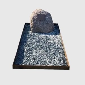 Cortenstaal grafmonument met zwerfkei